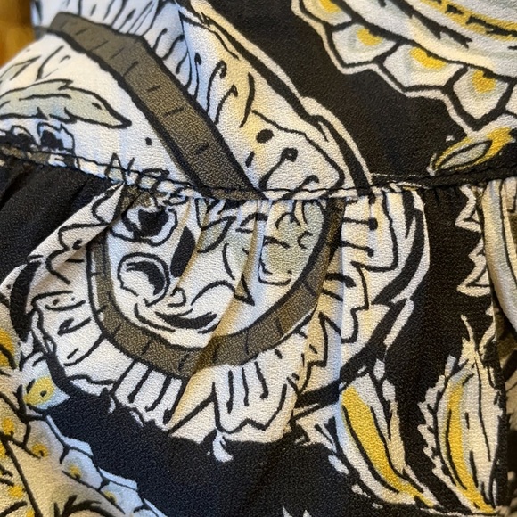 TORRID COLD SHOULDER 3/4 sleeve RUFFLE BLOUSE. Paisley on blank background SZ 1X - Picture 10 of 10
